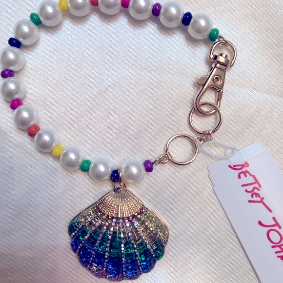 Betsey Johnson Gold Tone & Faux Pearl Betsey’s Beach Bracelet Seashell Charm NWT - Picture 10 of 12